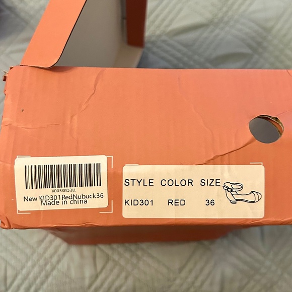 AMOJI Girls Dress Shoes, LIKE NEW, Red Faux Suede, Size 36 (US Kids 4-4.5) - Picture 7 of 8